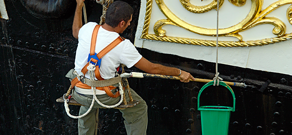 limpieza profesional de cristales, toldos y fachadas